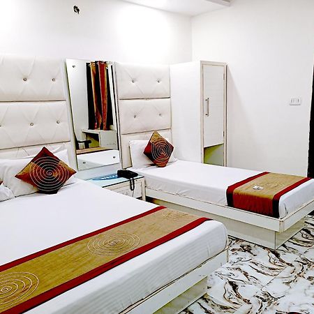 Hotel Crystal Deluxe At New Delhi Railway Station מראה חיצוני תמונה