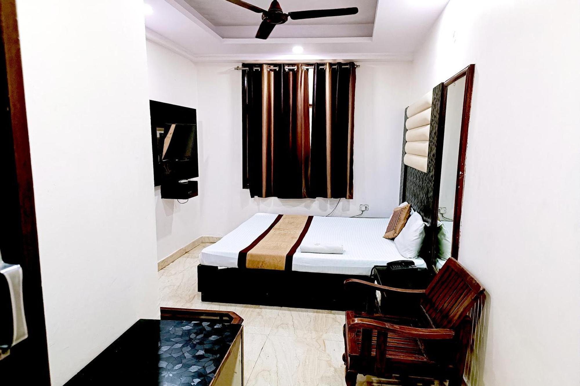Hotel Crystal Deluxe At New Delhi Railway Station מראה חיצוני תמונה
