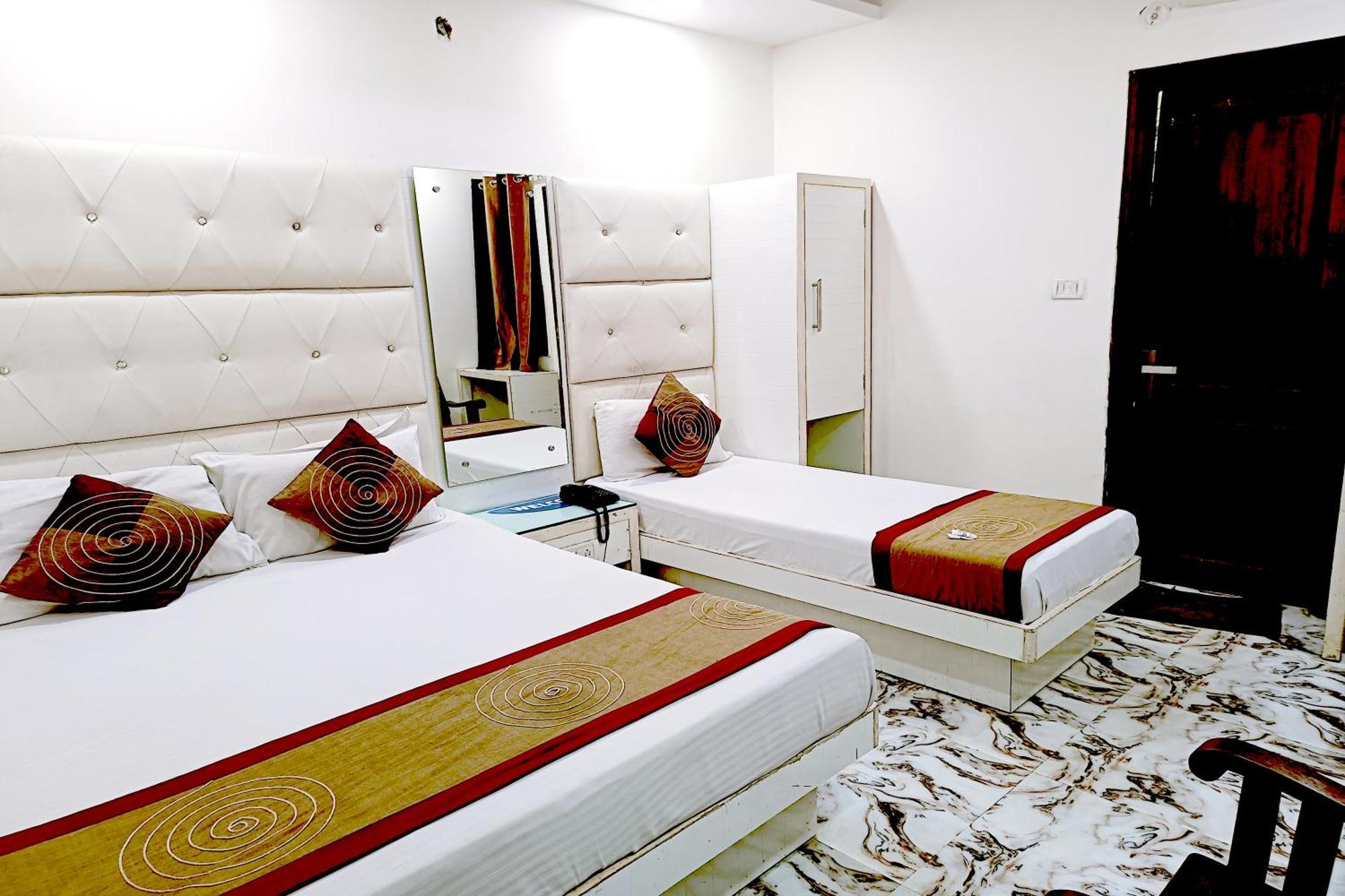 Hotel Crystal Deluxe At New Delhi Railway Station מראה חיצוני תמונה