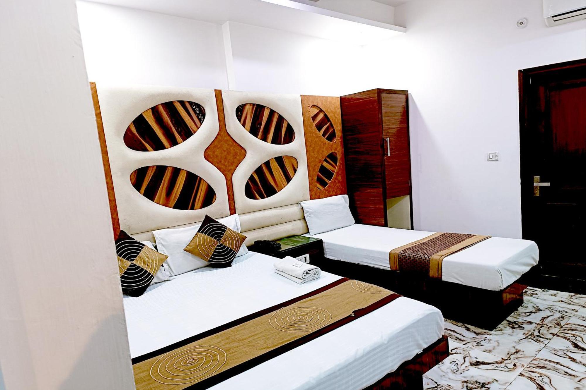 Hotel Crystal Deluxe At New Delhi Railway Station מראה חיצוני תמונה